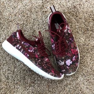 Floral Nike tennis shoes